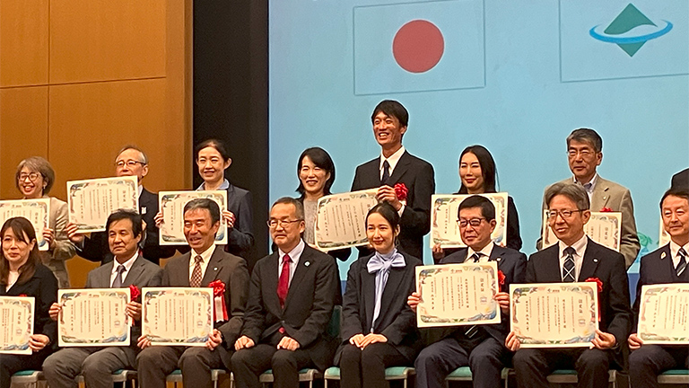 認定証授与式での集合写真